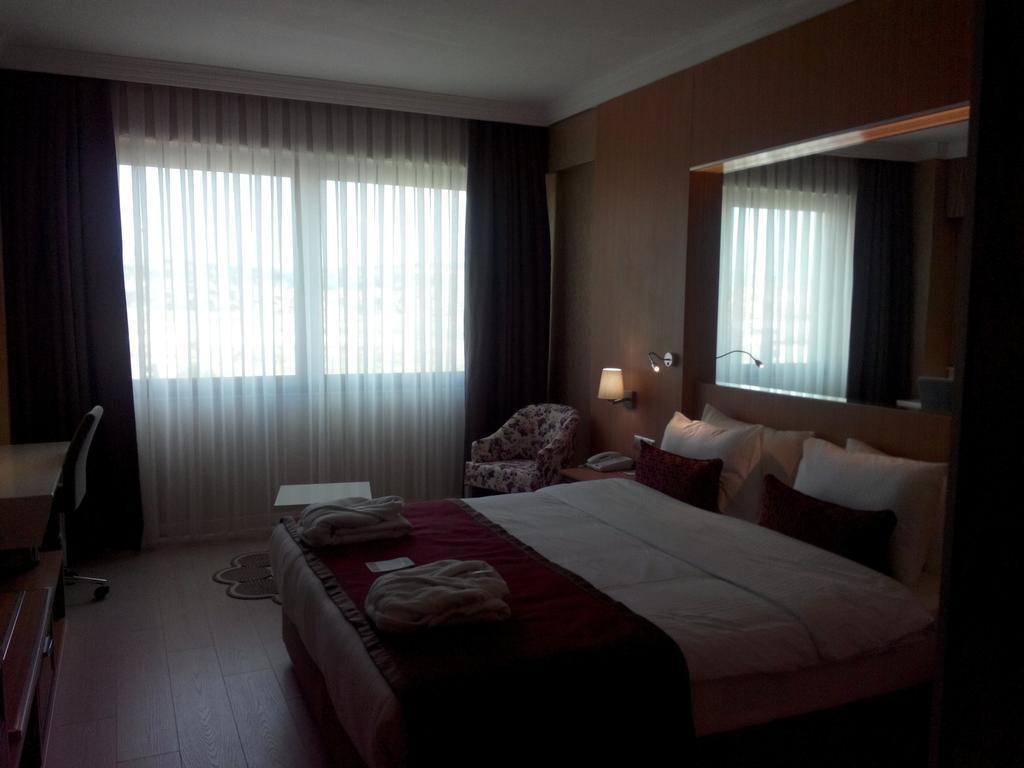 Ramada Usak Hotel Room photo